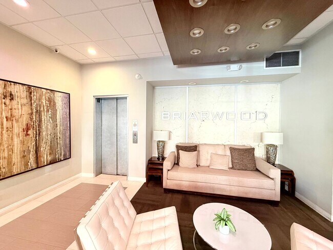 Building Photo - Beautiful Renovated Spacious Courtyard One Bedroom with patio, pool and 2 parking in Hollywood