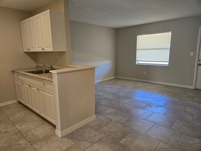 Building Photo - Cute 1/1 in Convenient Location