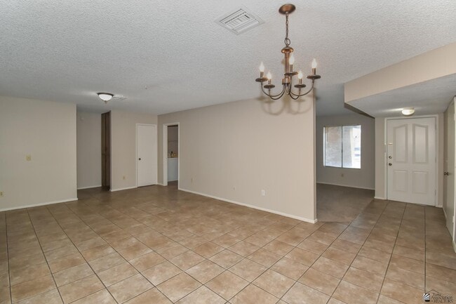 Building Photo - 2716 W Oakwood Ln