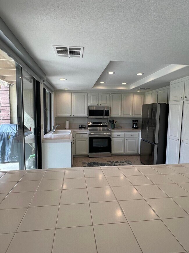 Building Photo - 289 Castellana N