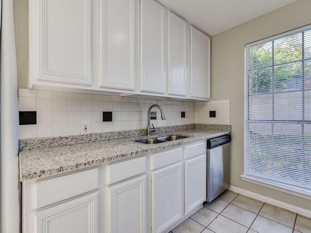 side B granite countertops - 7308 Grand Canyon Dr