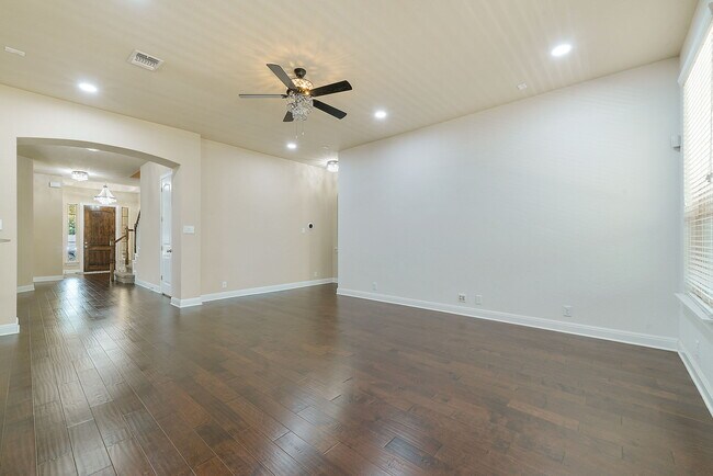 Building Photo - 26923 Camellia Trce
