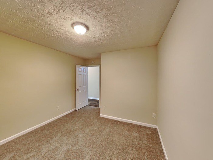 Building Photo - 320 Lake Royale Pl