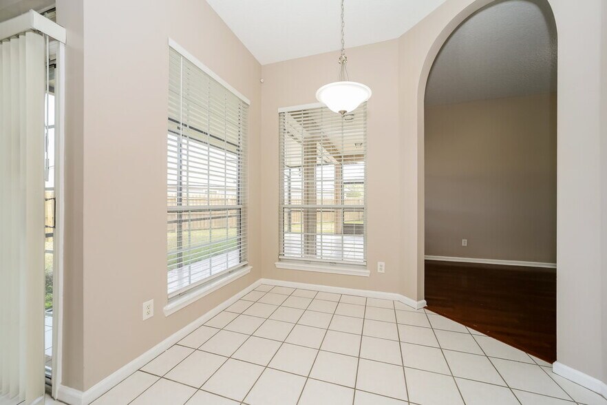Building Photo - 12589 Hidden Gardens Dr