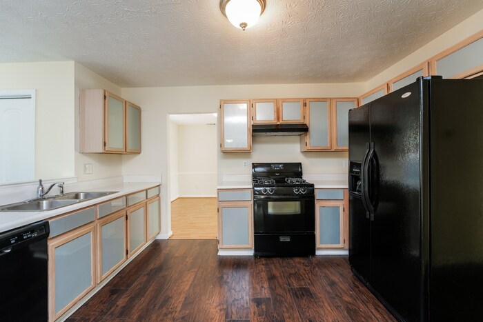 Building Photo - 725 Stonebrook Dr