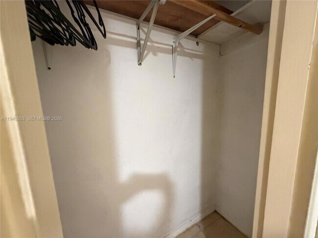 Building Photo - 200 W 53rd Terrace