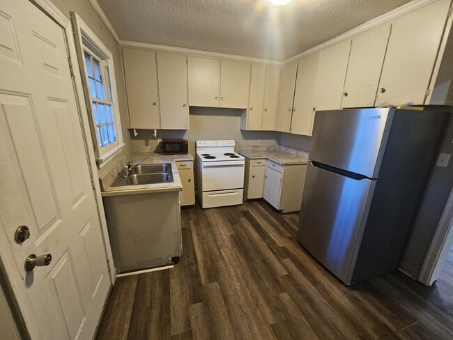 Building Photo - 101 Sibbie Ct