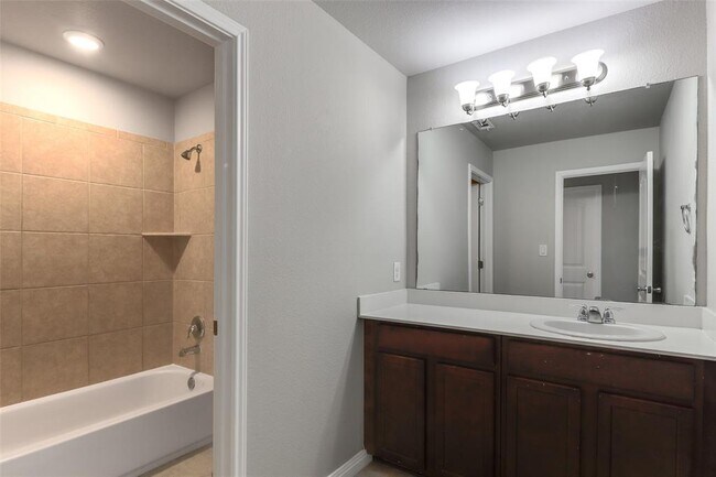 Building Photo - 2929 Harvester Ln