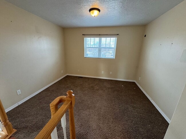 Building Photo - Cozy 4 bed 3 bath house