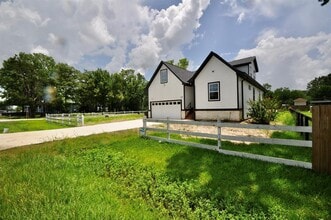 Building Photo - 111 Big Deer Dr
