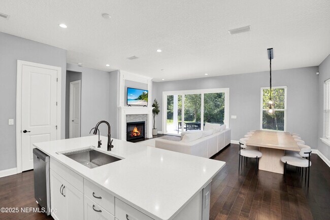 Building Photo - 176 Settler's Landing Dr