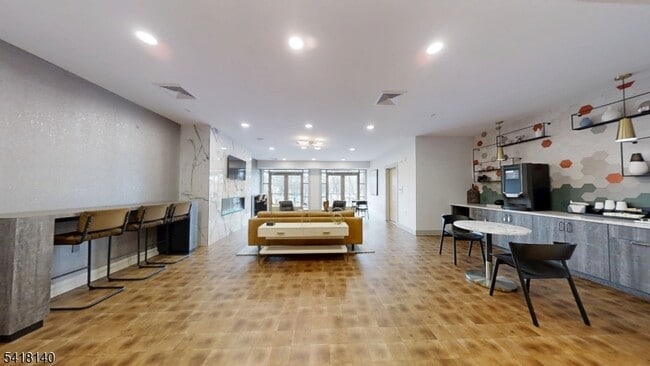 Building Photo - 1181 Morris Ave