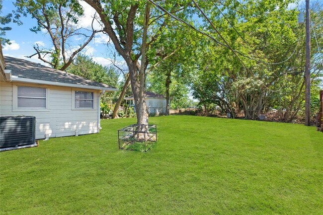 Building Photo - 9610 Foredale St