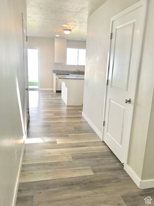Building Photo - 455 S 390 W
