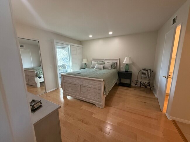 Building Photo - 19 Mission Plaza Dr