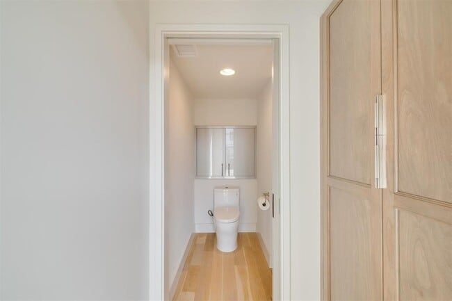 Building Photo - 1303 N Dewey Ave