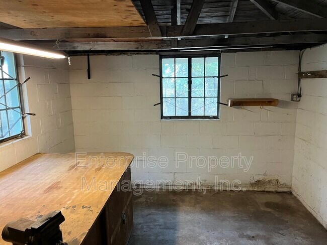 Building Photo - 2018 Felix Ave