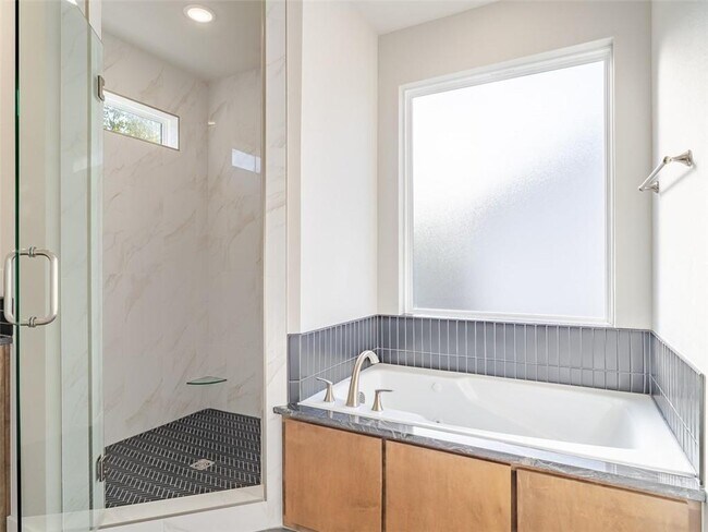 Building Photo - 1317 Bunker Dr