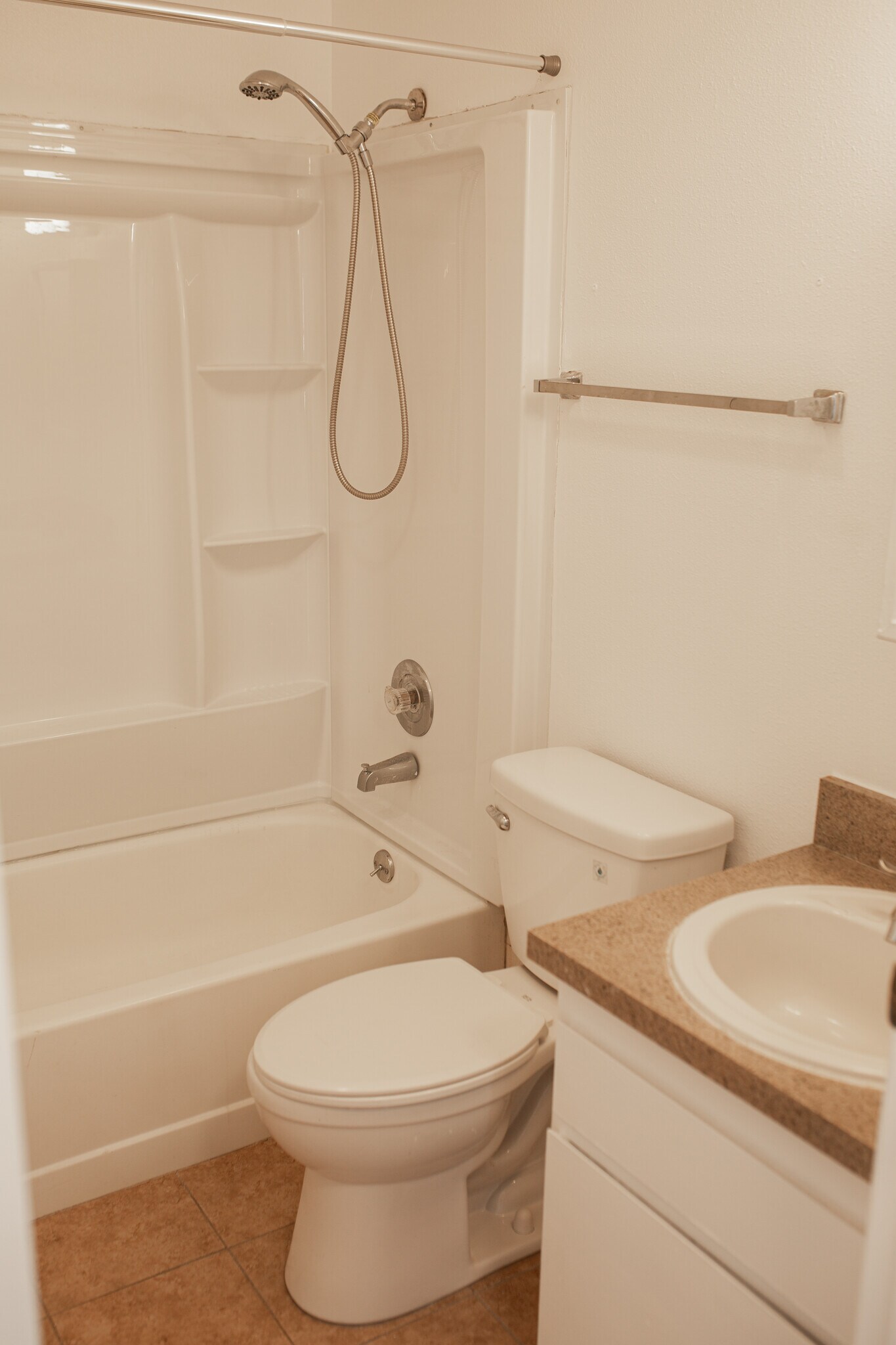 Bathroom - 3595 S King St