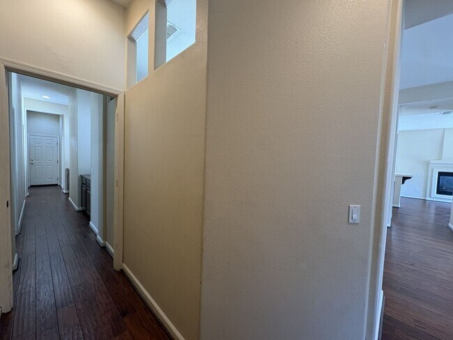 Building Photo - 5637 Lilyview Way