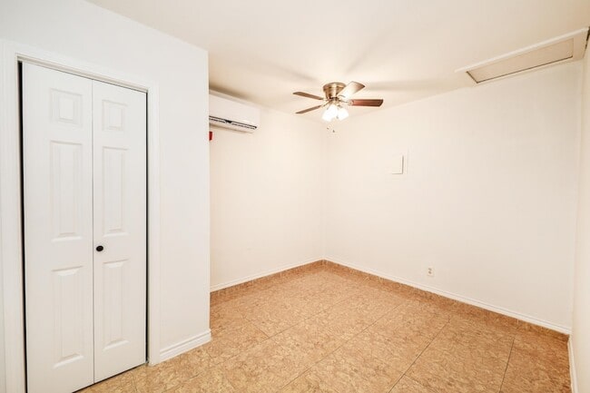 Building Photo - 1005 Andrew Ave