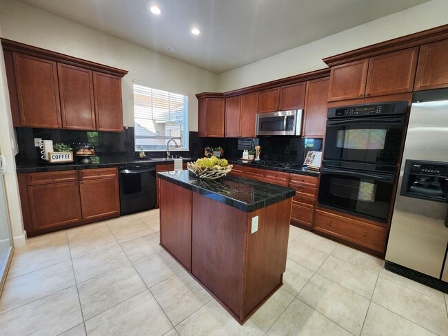 Building Photo - 6086 Cielo Cir