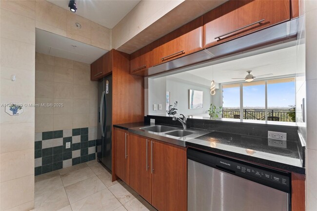 Building Photo - 610 W Las Olas Blvd