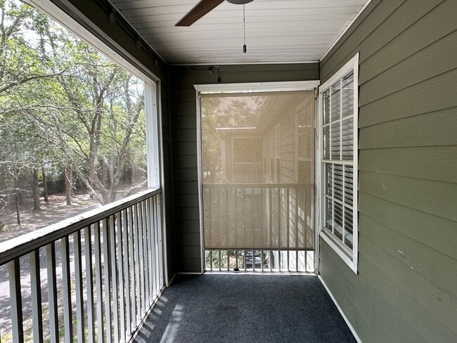 Building Photo - Gorgeous 2 bed/2 bath located in gated community!