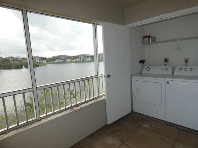 Building Photo - 2811 N Oakland Forest Dr