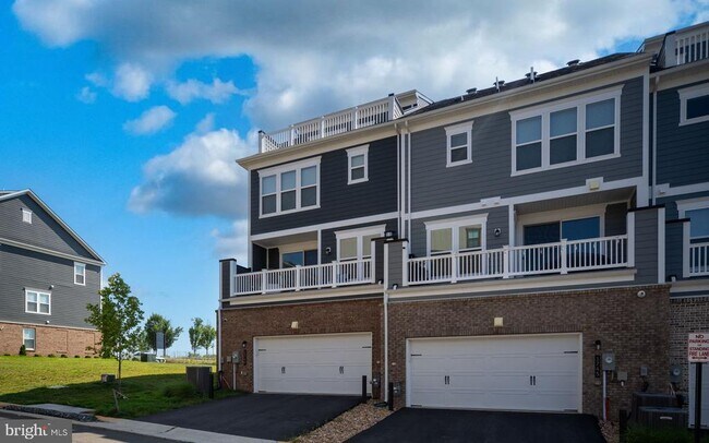 Building Photo - 1747 Riverbluff Ave