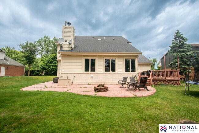 Building Photo - 37709 Glengrove Dr