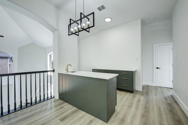 Building Photo - 1616 Sweetbay Dr