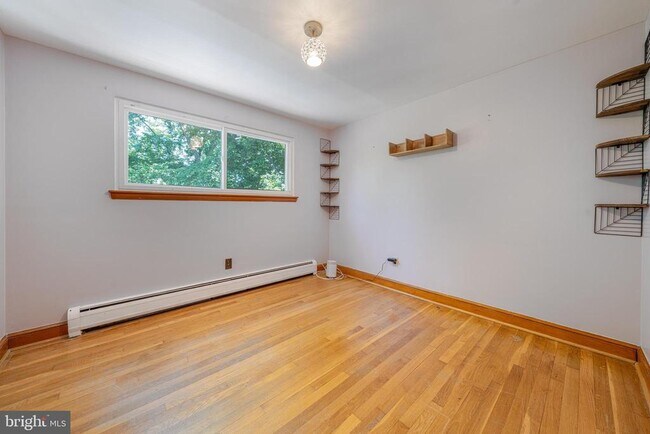 Building Photo - 18 Lakeside Dr