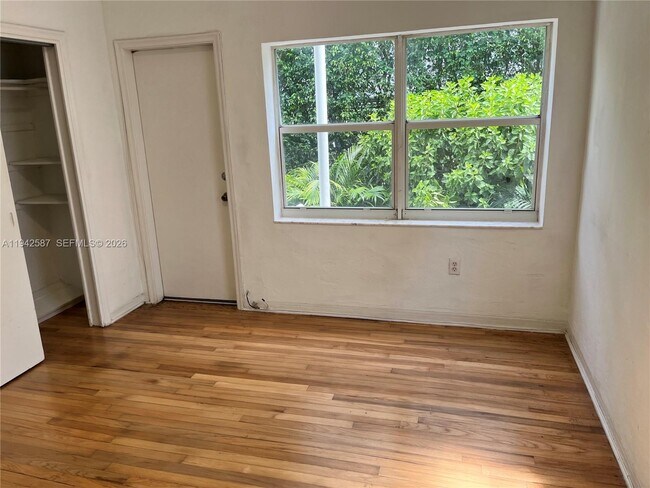 Building Photo - 1011 9th St