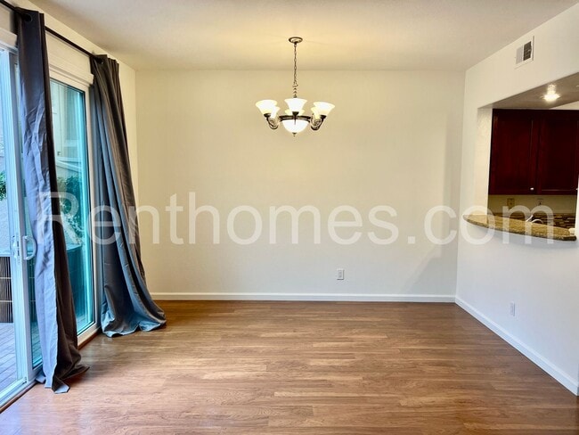 Building Photo - 10960 Creekbridge Pl