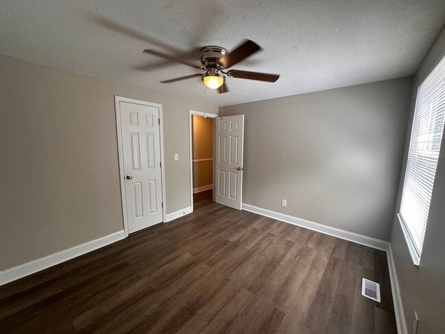 Building Photo - Renovated 5BR/2BA Bi-Level Home with Oversized 2 Car Garage For Rent!