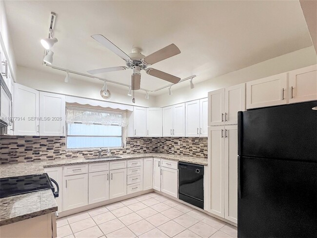 Building Photo - 192 SW 62nd Terrace