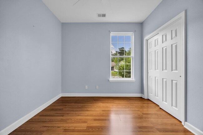 Building Photo - 101 Zinnia Dr