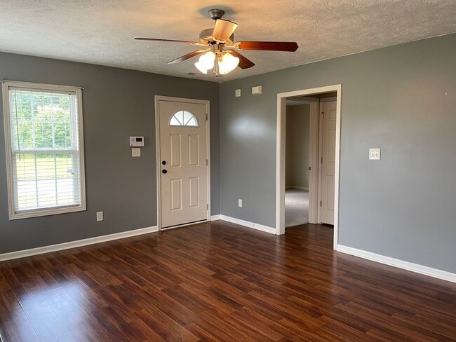 Building Photo - Charming 3 Bed 2 Bath Raeford Home with Fenced Backyard