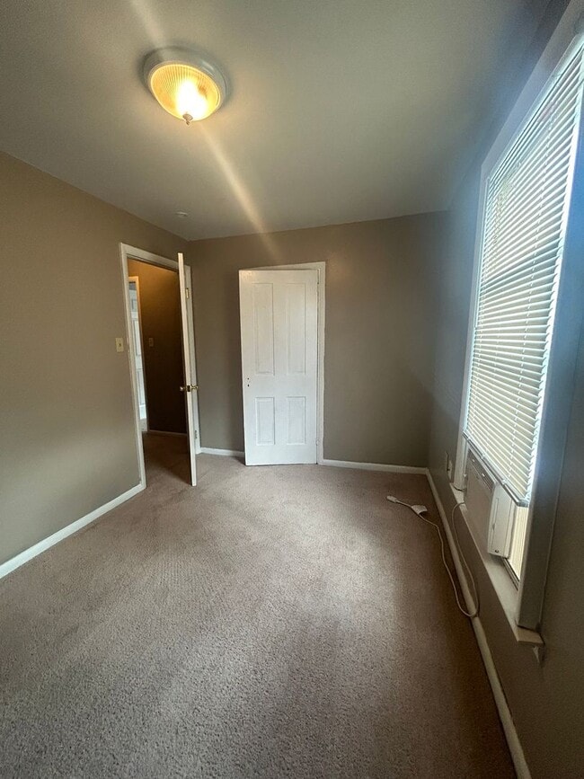 Building Photo - 4-bedroom duplex in south Steelton