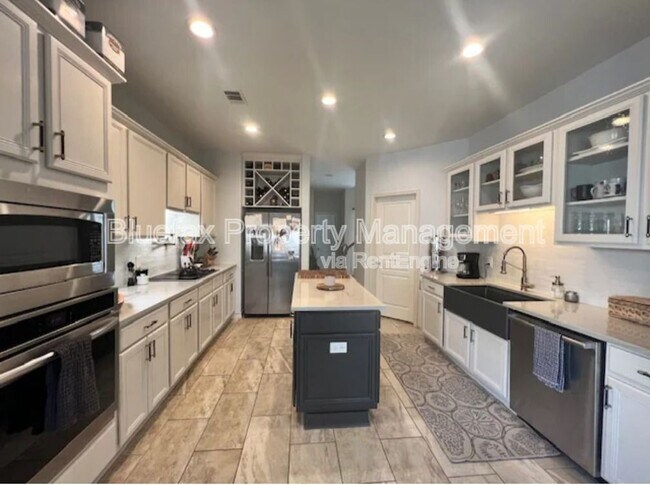 Building Photo - 26511 Adonis Dr