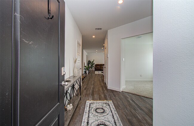 Building Photo - 8611 Shumard Oak Dr