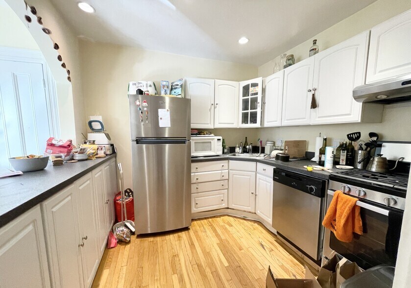 Building Photo - 50 Saint Germain St