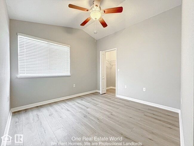Building Photo - 5361 Windsor Lake Cir