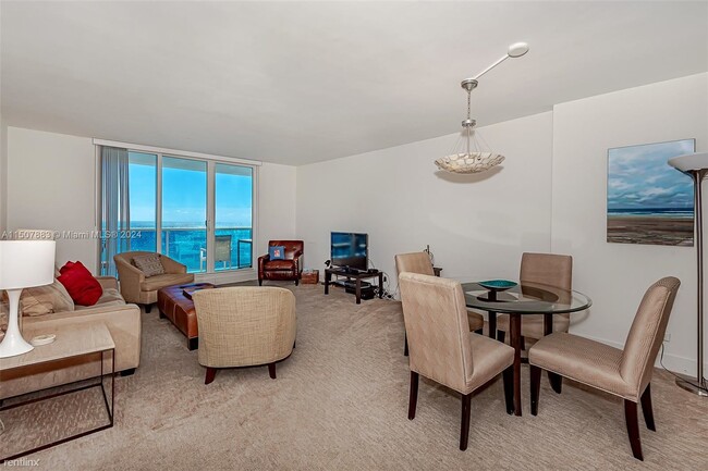 Building Photo - 1 br, 1.5 bath Condo - 2301 Collins Ave Ap...