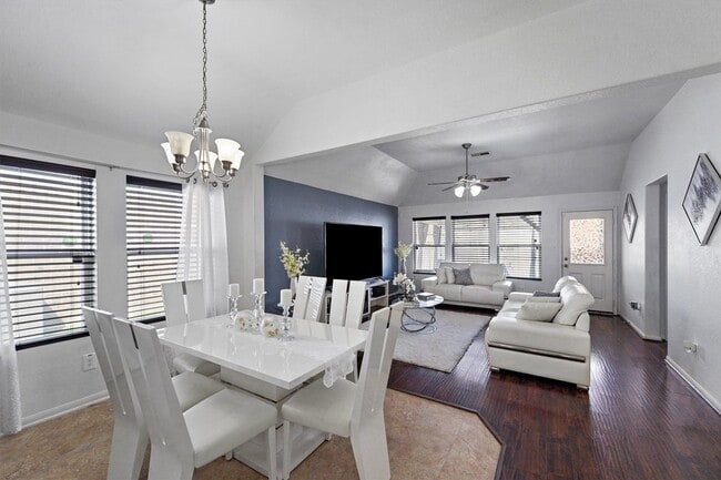 Building Photo - 18523 Windy Stone Dr