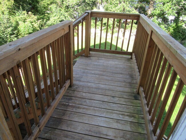 Building Photo - Dracut Beautiful 5 Bedroom Apartment Ready for Occupancy!!