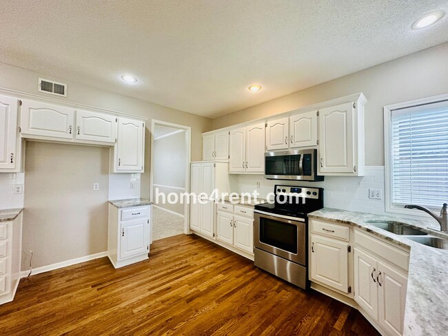 Building Photo - Beautifully Renovated Home in Olathe with ...