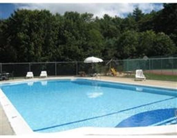 Building Photo - 405 Great Rd