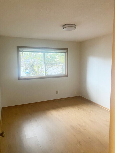 Building Photo - 1029 SE 149th Pl